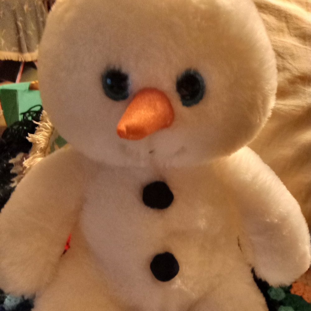 The Barn collection 2001 super soft Snowman never used 16in
